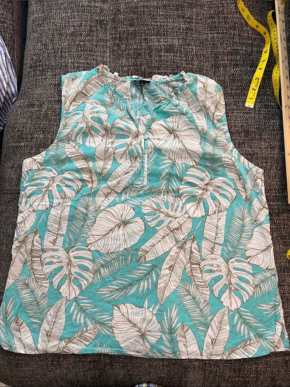 Talbots Turquoise and White Tropical Leaf Print Sleeveless Tank